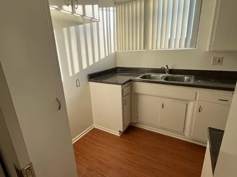 737 E Providencia Ave — Photo 7