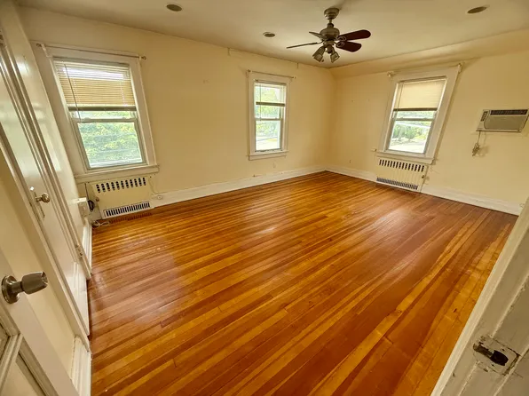 203 Rockaway Pkwy Floor 2, Valley Stream, NY 11580
