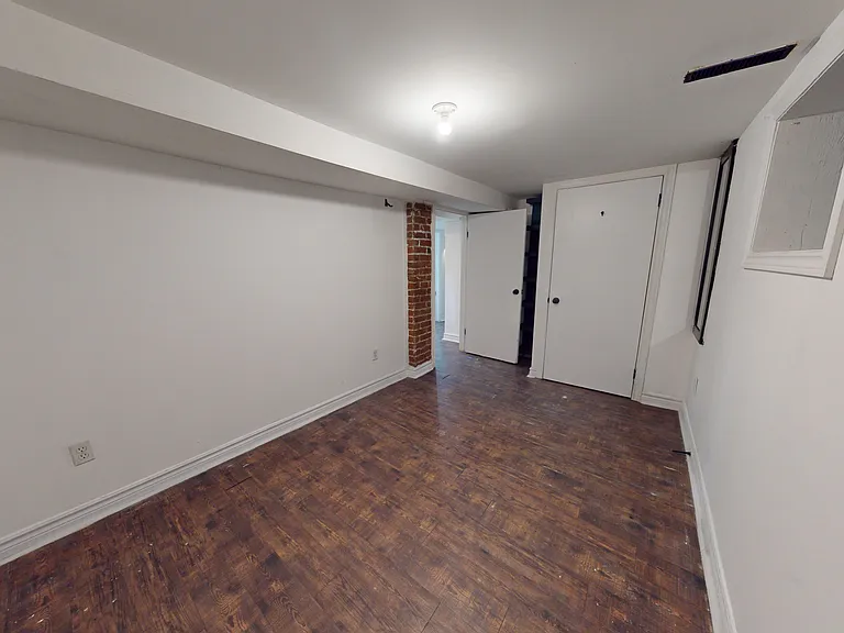 1054 Dovercourt Rd #BASEMENT — Photo 12