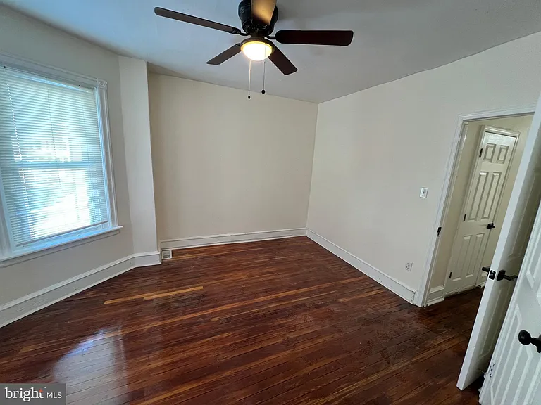 254 W Sheldon St — Photo 17