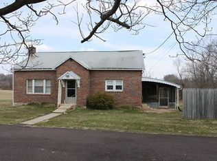 61 Red Corner Rd, Douglassville, PA 19518