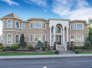 224 Dorincourt Rd, Fort Lee, NJ 07024