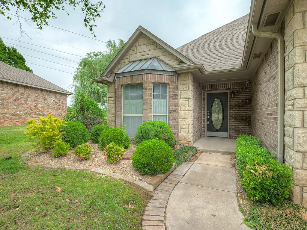 Lush landscaped yard with maintenance and yard mowing included in lease. So leave the yard work to someone else. - 741 Prairie Dunes Way