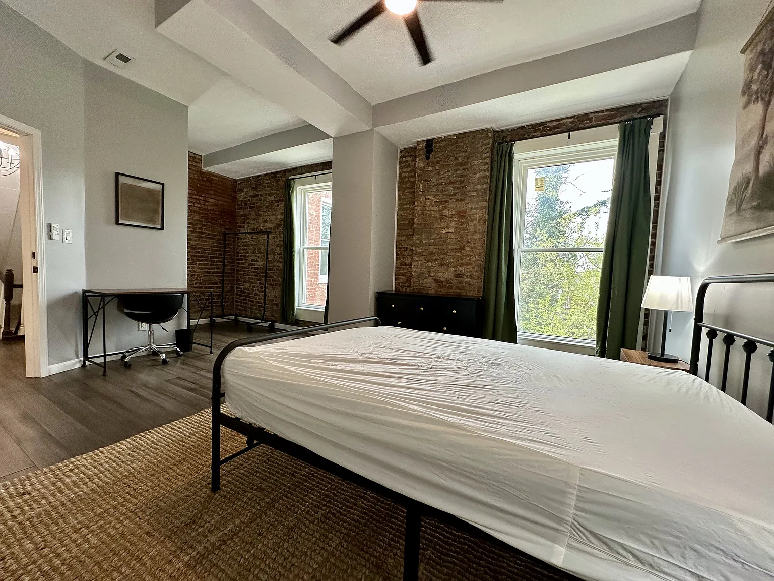 12 bed, 9500 sqft, $799 — Photo 4