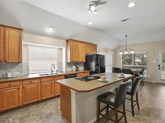 5th image of 3812 Monterrey Cir
