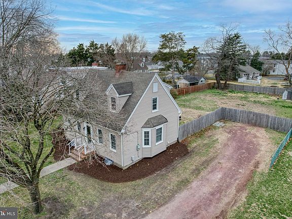 3rd image of 129 Laurel Rd