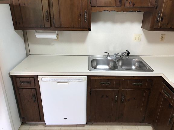 3rd image of 76 Sandy Brook Dr #1
