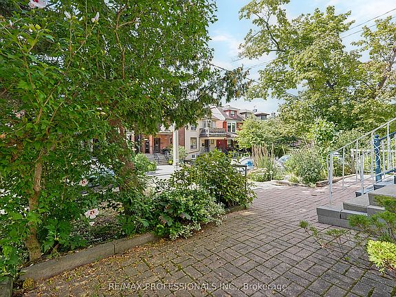 3rd image of 227 Montrose Ave
