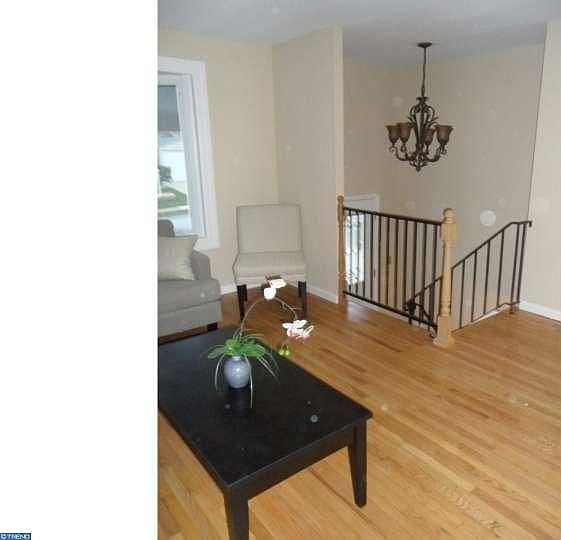 1st image of 731 Plumtree Ln