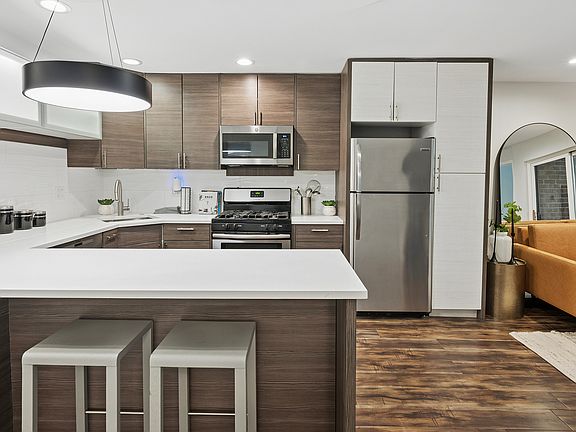 3rd image of 2140 N Lincoln Ave APT 5207