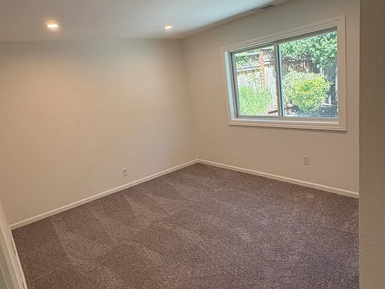 2047 Hull Ave — Photo 13