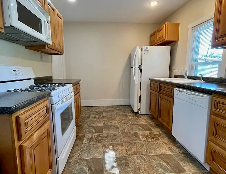 308 Rose St — Photo 4