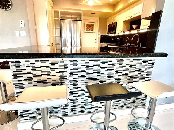 200 Diplomat Pkwy APT 721, Hallandale Beach, FL 33009
