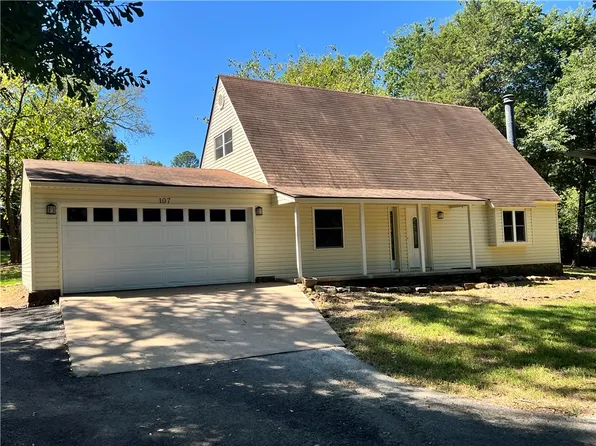107 Foxwood Village Dr, Russellville, AR 72802