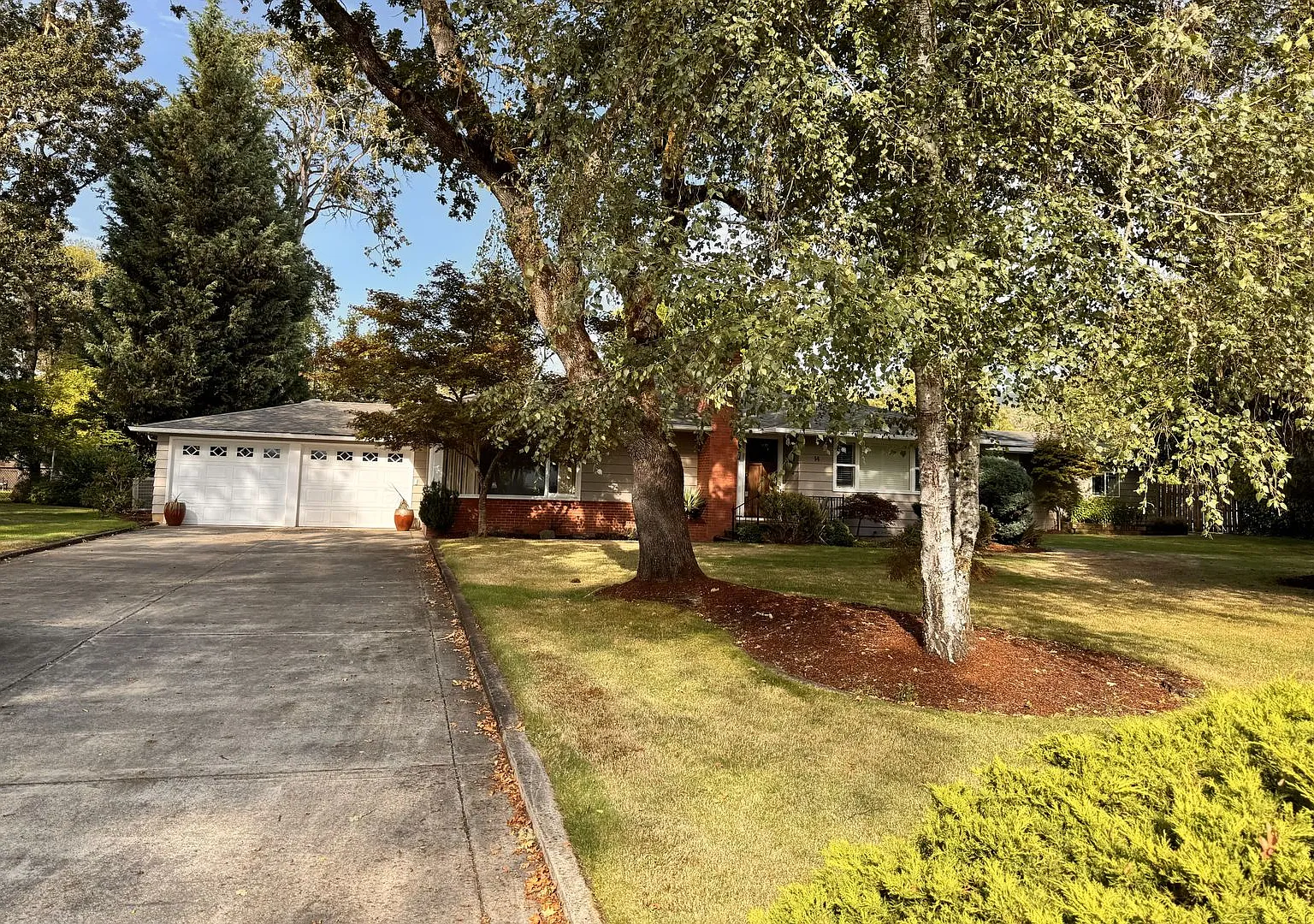 3+ bedroom 4 bath home close to the Country Club — Photo 1