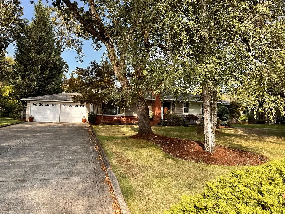 14 Royal Oaks Dr