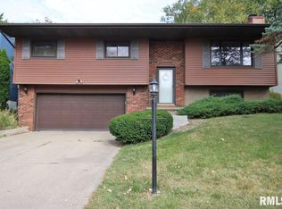 1511 W Queens Court Rd, Peoria, IL 61614