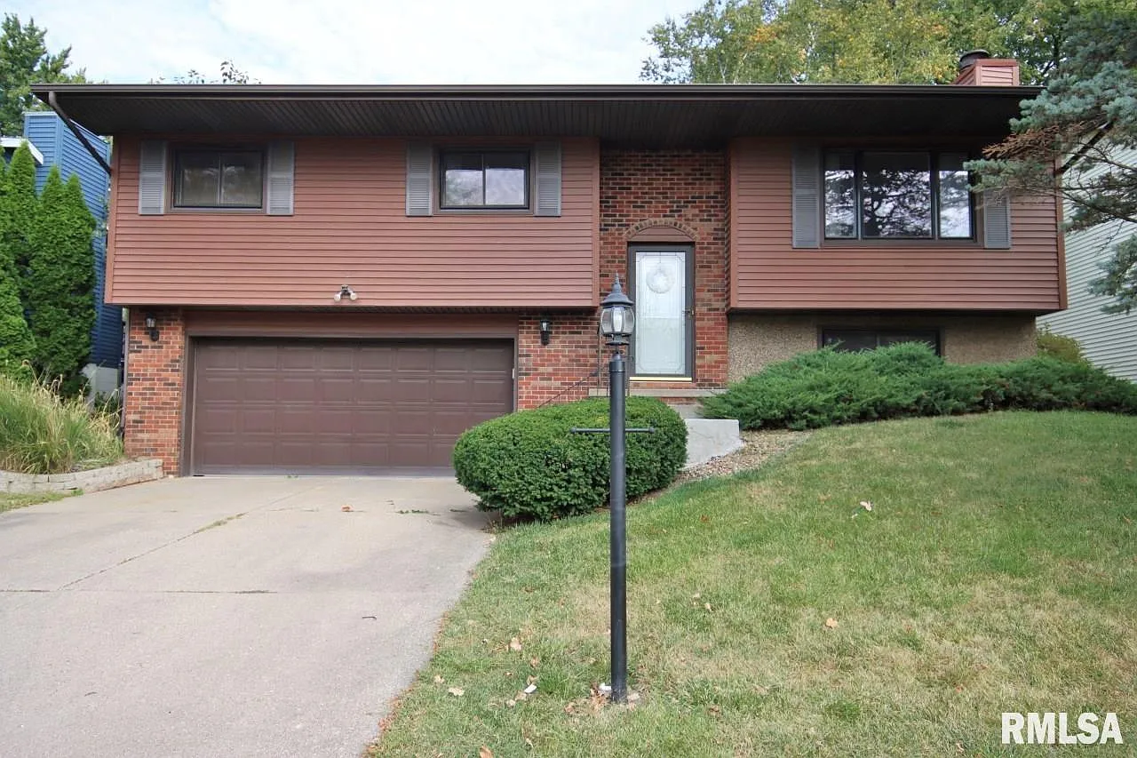 1511 W Queens Court Rd photo 1