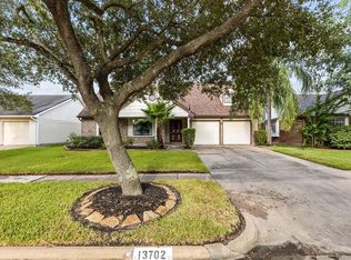 13702 Broken Bridge Dr, Houston, TX 77085