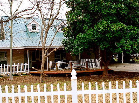 4th image of 1214 Military Dr