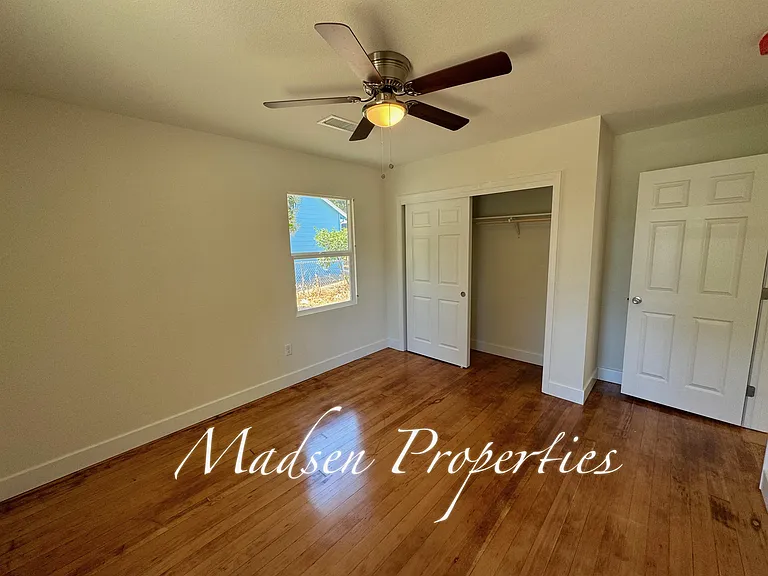 2718 Brown Ave — Photo 5