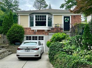 38-47 Douglaston Pkwy, Douglaston, NY 11363