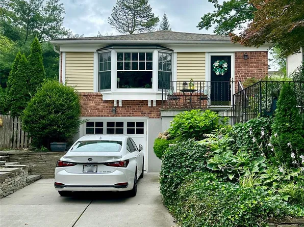 38-47 Douglaston Parkway, Douglaston, NY 11363