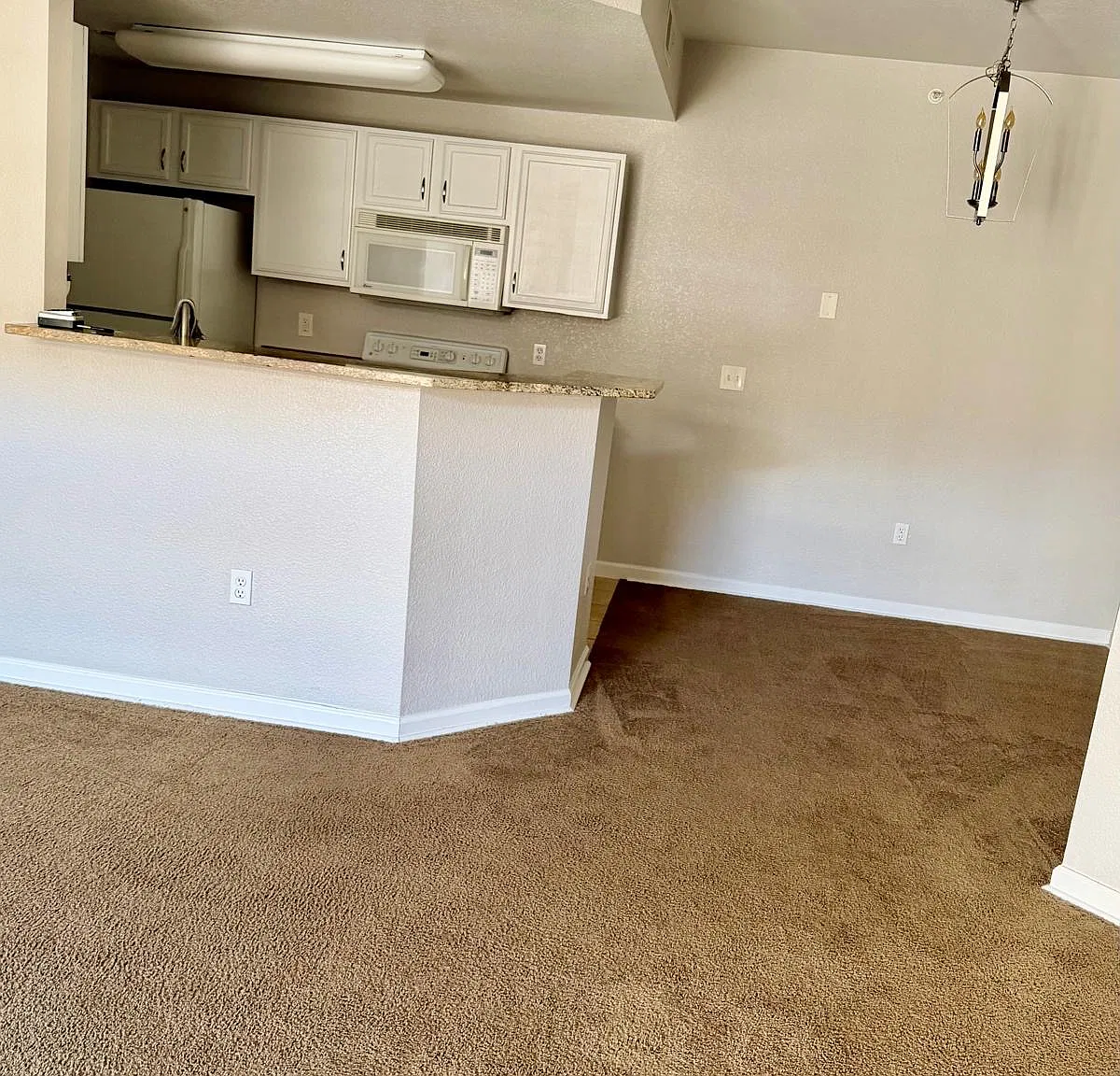 2 bed, 1000 sqft, $1,799 — Photo 3