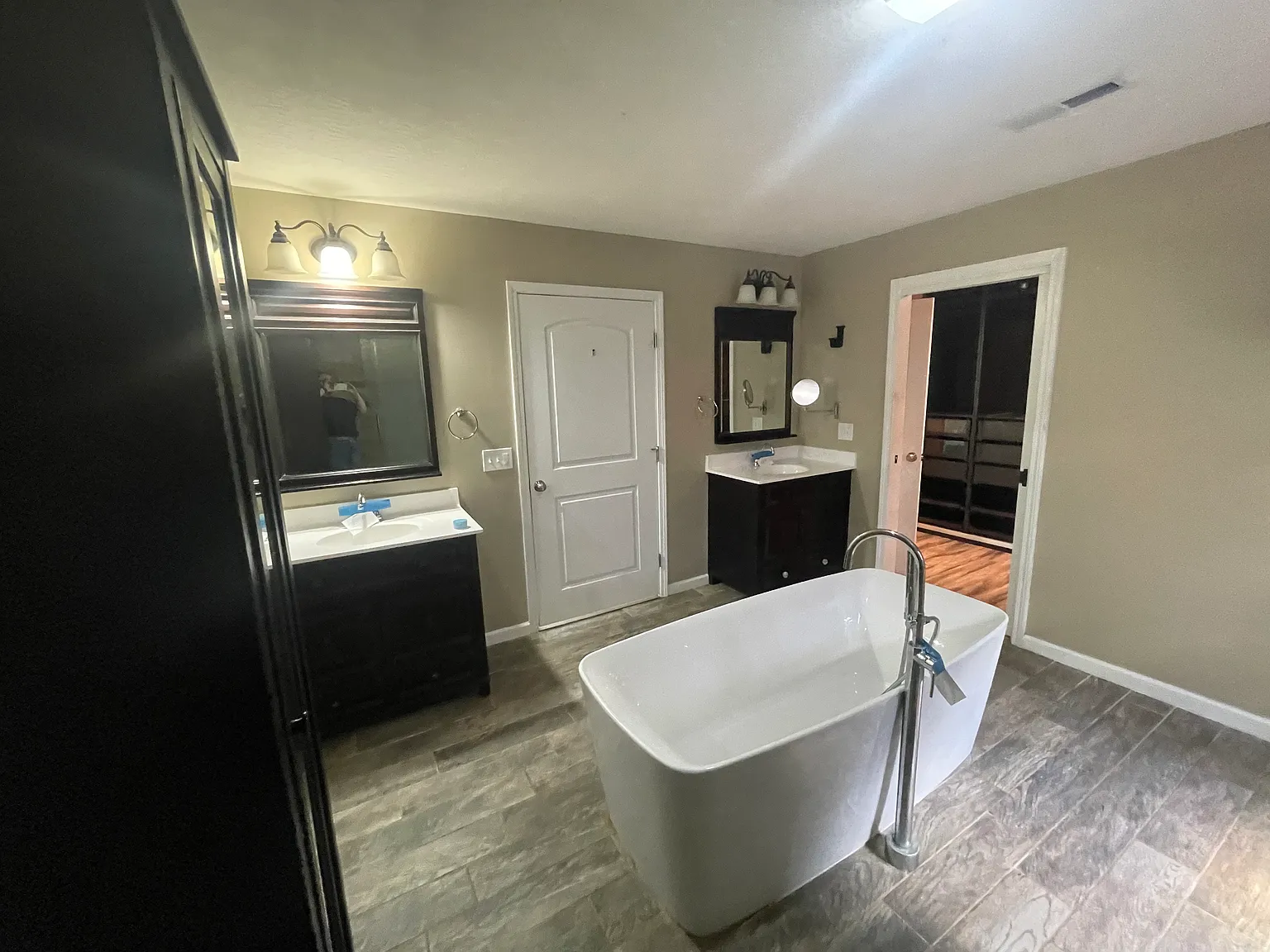 2 bed, 965 sqft, $1,900 — Photo 1