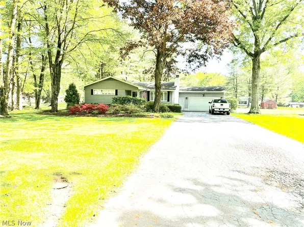 4976 Pin Oak Dr, Vienna, OH 44473