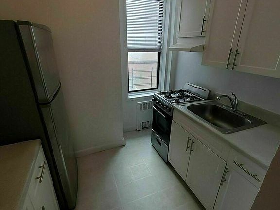4th image of 4242 80th St APT 6N
