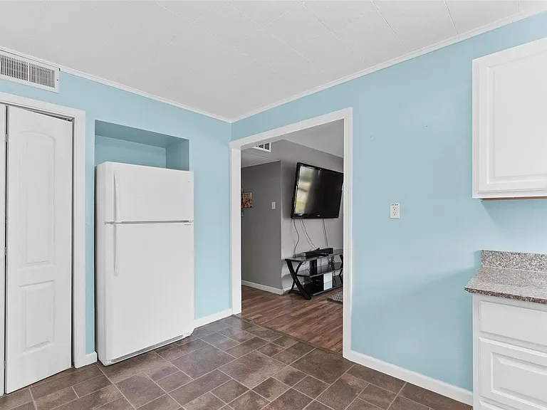 31 Warsen Ave — Photo 6