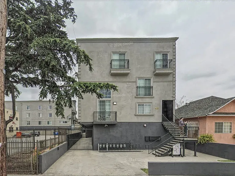 628 W 30th St #101 — Photo 12