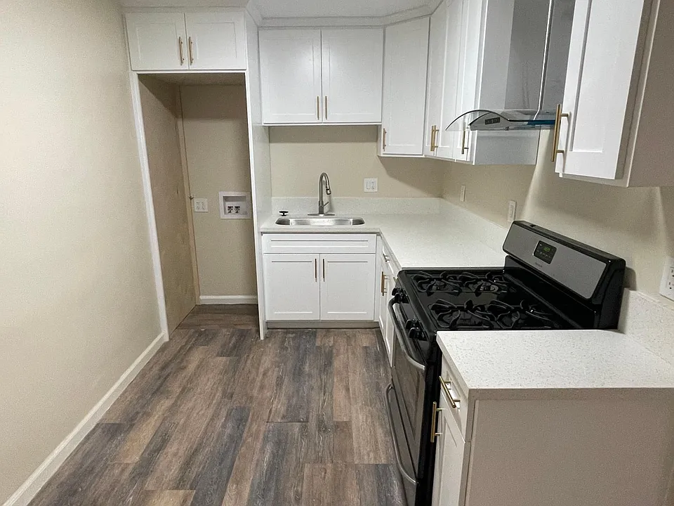 1853 Harbor Ave #5