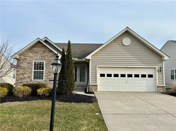 160 Weatherstone Dr, Berea, OH 44017