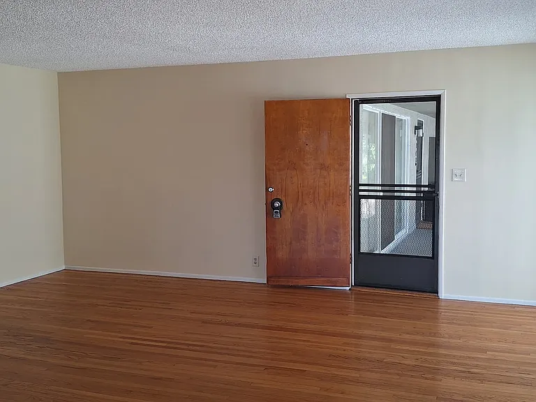 626 N Sunset Blvd #B — Photo 8