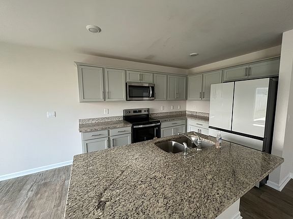 4th image of 3205 Carr Dr