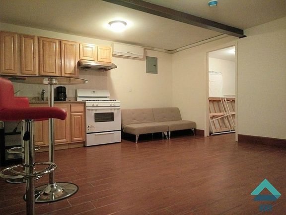 3rd image of 904 Willoughby Ave