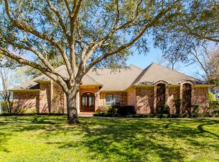 4910 Westerdale Dr, Weston Lakes, TX 77441