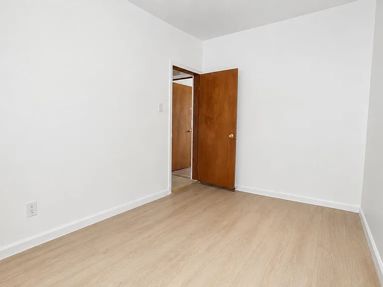 291 Linden Ave — Photo 11