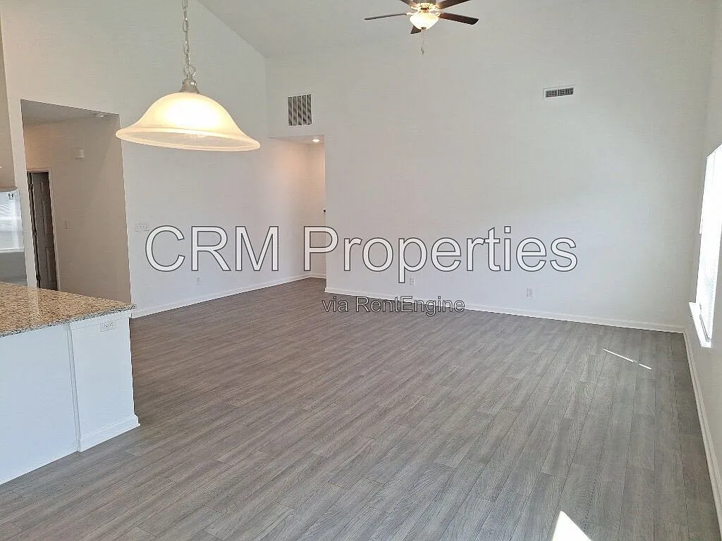 3 bed, 2.0 bath, 1804 sqft, $2,095 — Photo 4