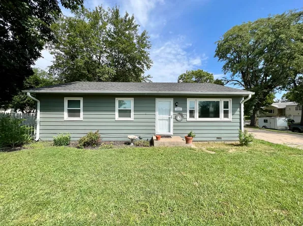 1825 Casement Rd, Manhattan, KS 66502