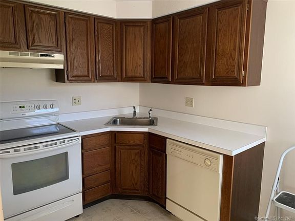 4th image of 402 Lady Bug Ln Unit 402