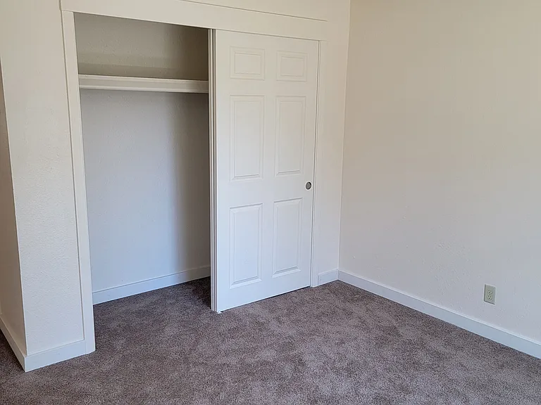 Pine Crest Apartments — Photo 10