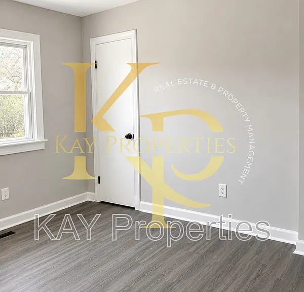 1200 E Holly St — Photo 15