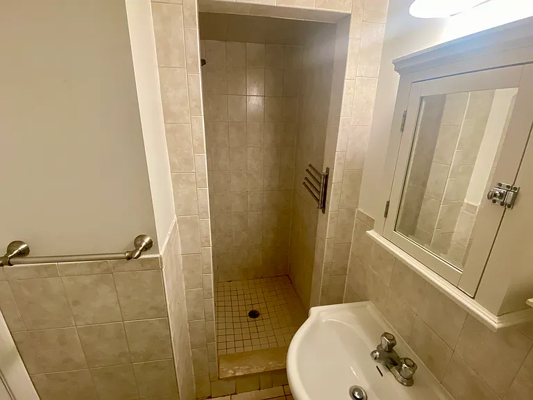 284 Lawrence Ave W #B3 — Photo 11