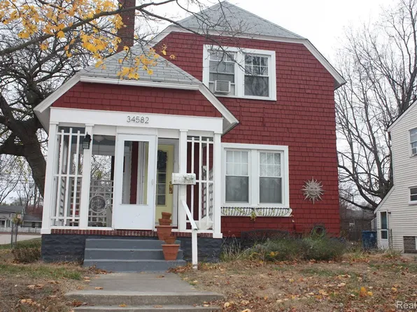 34582 Chestnut St, Wayne, MI 48184