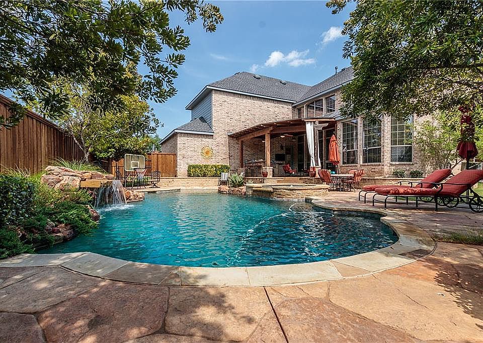 1st image of 2304 Idlewild Dr