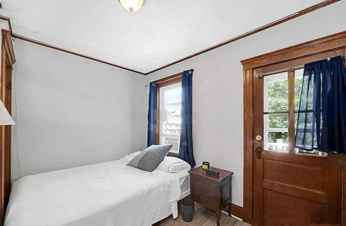 4 bed, 9999 sqft, $5,400 — Photo 3