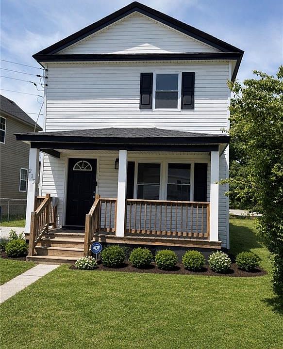 1st image of 215 Oak St